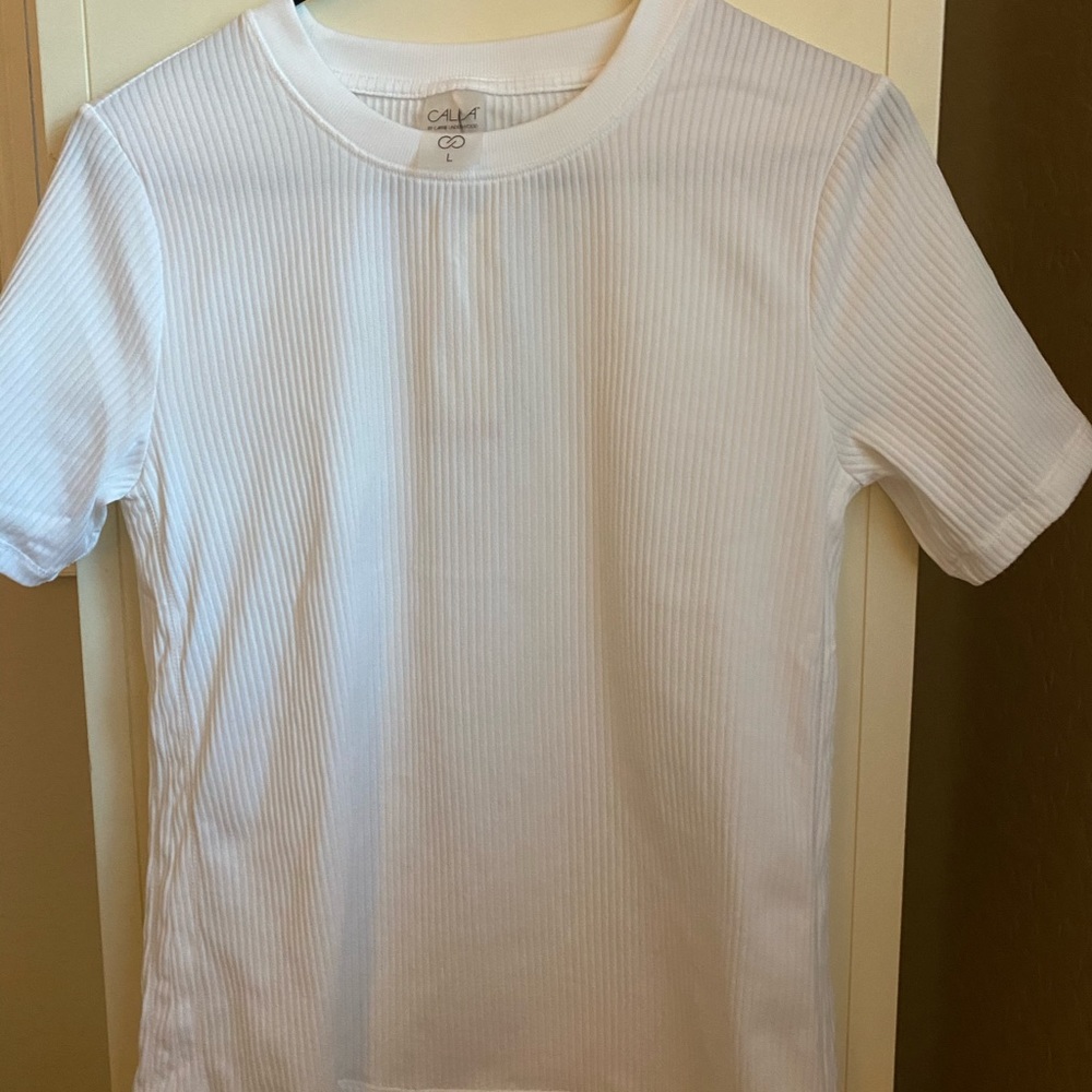 Calia (Carrie Underwood) Short Sleeve Crewneck Tee